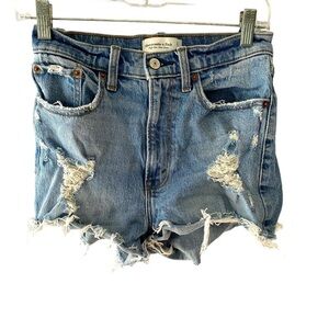 Abercrombie & Fitch High Rise Mom Short Curve Love Distressed size 2‎